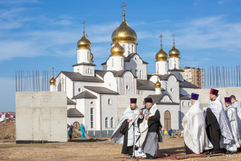 АНАПА. ЧИН ОСВЯЩЕНИЯ ЗАКЛАДНОГО КАМНЯ КУПЕЛИ В КРЕЩЕНСКОМ ПАРКЕ.