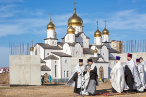 АНАПА. ЧИН ОСВЯЩЕНИЯ ЗАКЛАДНОГО КАМНЯ КУПЕЛИ В КРЕЩЕНСКОМ ПАРКЕ.