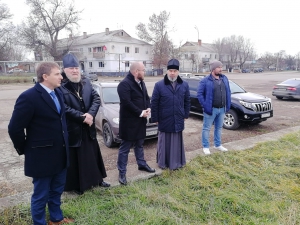 Осмотр земельных участков под строительство храма в поселке Таманский