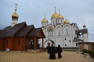 БОЖЕСТВЕННАЯ ЛИТУРГИЯ В ХРАМЕ СВЯТОЙ МУЧЕНИЦЫ ЦАРИЦЫ АЛЕКСАНДРЫ РИМСКОЙ