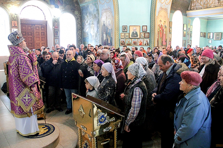В праздник Торжества Православия глава Новороссийской епархии совершил Божественную литургию в кафедральном Свято-Вознесенском соборе города-курорта Геленджика