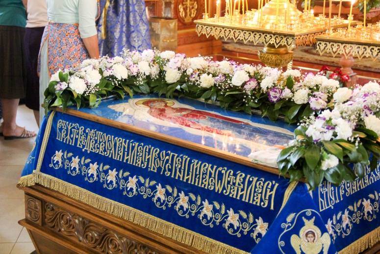 Утреня с чином погребения Пресвятой Богородицы в Свято-Успенском кафедральном соборе города Новороссийска