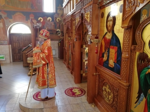 БОЖЕСТВЕННАЯ ЛИТУРГИЯ В ДЕНЬ ПАМЯТИ АПОСТОЛА И ЕВАНГЕЛИСТА ИОАННА БОГОСЛОВА В ХРАМЕ ПРЕПОДОБНОГО СЕРГИЯ РАДОНЕЖСКОГО НА АРХИЕРЕЙСКОМ ПОДВОРЬЕ СЕЛА ДИВНОМОРСКОЕ
