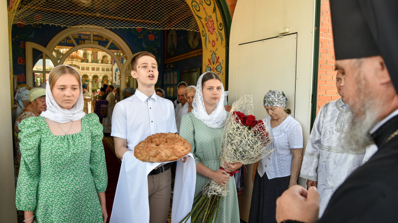КРЫМСК. ЛИТУРГИЯ В ПРАЗДНИК РОЖДЕСТВА ЧЕСТНОГО СЛАВНОГО ПРОРОКА, ПРЕДТЕЧИ И КРЕСТИТЕЛЯ ГОСПОДНЯ ИОАННА