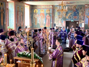 БОЖЕСТВЕННАЯ ЛИТУРГИЯ В ДЕНЬ ТЕЗОИМЕНИТСТВА ПРЕОСВЯЩЕННЕЙШЕГО ФЕОГНОСТА, ЕПИСКОПА НОВОРОССИЙСКОГО И ГЕЛЕНДЖИКСКОГО.