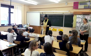 Священник посетил школу № 8 г.-к. Геленджик