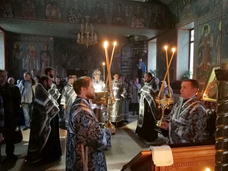 Утреня с чтением Великого канона преподобного Андрея Критского в кафедральном Свято-Успенском соборе г. Новороссийска