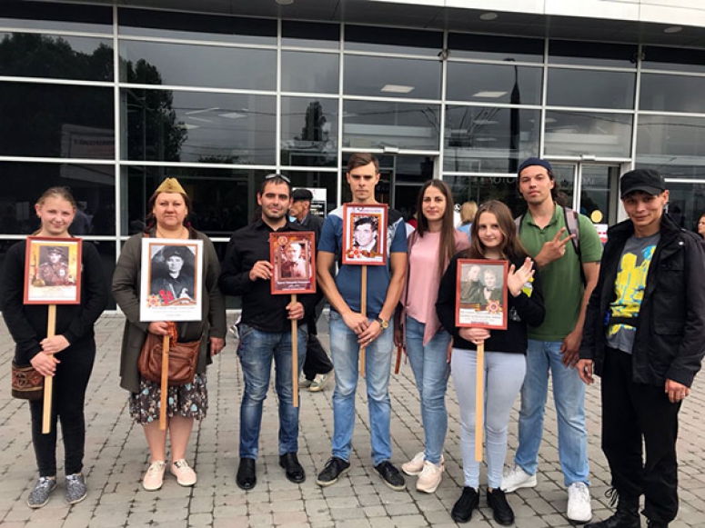 Православная молодежь г. Новороссийска поучаствовала в военно-патриотической акции «Бессмертный полк»