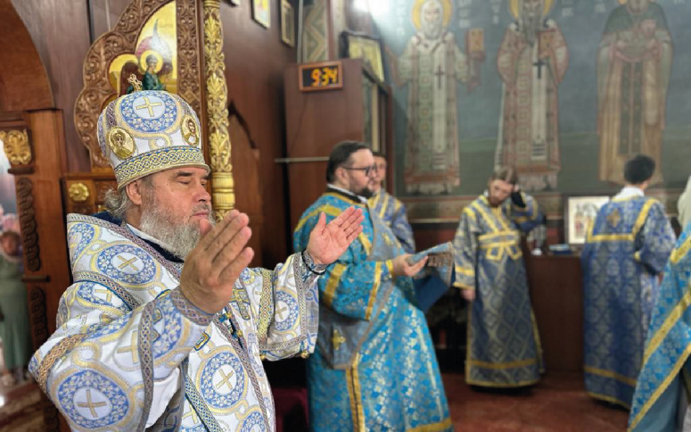 НОВОРОССИЙСК. БОЖЕСТВЕННАЯ ЛИТУРГИЯ В КАФЕДРАЛЬНОМ СОБОРЕ УСПЕНИЯ ПРЕСВЯТОЙ БОГОРОДИЦЫ