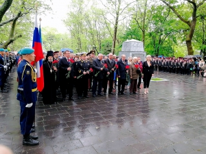 Панихида по погибшим воинам на площади Героев в Новороссийске