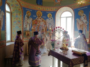 БОЖЕСТВЕННАЯ ЛИТУРГИЯ В ПРАЗДНИК ВОЗДВИЖЕНИЯ ЧЕСТНАГО И ЖИВОТВОРЯЩЕГО