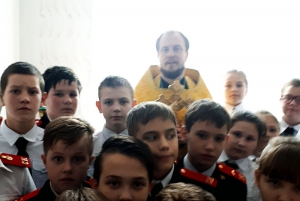 Священник в городе Славянске-на-Кубани рассказал школьникам о празднике Сретения Господня