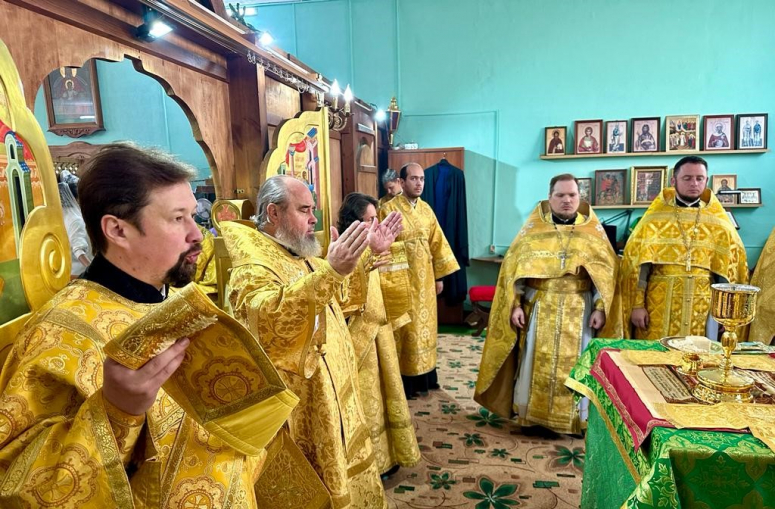 НОВОРОССИЙСК. БОЖЕСТВЕННАЯ ЛИТУРГИЯ В ПРЕДПРАЗДНСТВО ВВЕДЕНИЯ ВО ХРАМ ПРЕСВЯТОЙ БОГОРОДИЦЫ