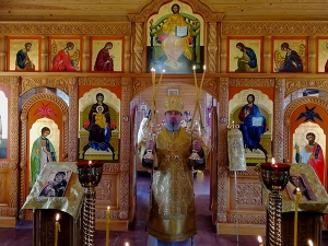 Литургия в день памяти святых славных и всехвальных первоверховных апостолов Петра и Павла в малом храме кафедрального собора святого апостола Андрея Первозванного г.-к. Геленджик