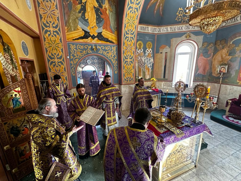 ДИВНОМОРСКОЕ. БОЖЕСТВЕННАЯ ЛИТУРГИЯ В ХРАМЕ ПРЕПОДОБНОГО СЕРГИЯ РАДОНЕЖСКОГО