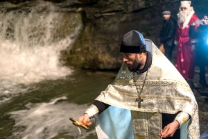 Чин Великого освящения воды в купели у водопада «Чаша» на реке Жане