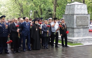 Панихида по погибшим воинам на площади Героев в Новороссийске