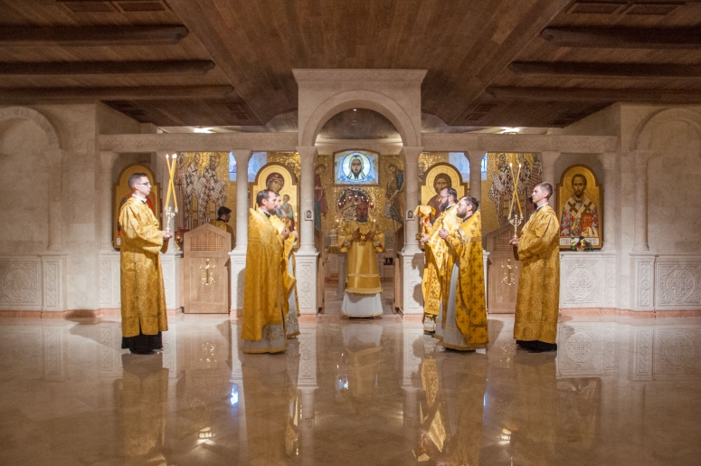 В ДЕНЬ ПАМЯТИ АПОСТОЛА АНДРЕЯ ПЕРВОЗВАННОГО БЫЛА СОВЕРШЕНА ПЕРВАЯ БОЖЕСТВЕННАЯ ЛИТУРГИЯ В НИЖНЕМ ХРАМЕ АНДРЕЕВСКОГО КАФЕДРАЛЬНОГО СОБОРА ГОРОДА-КУРОРТА ГЕЛЕНДЖИКА