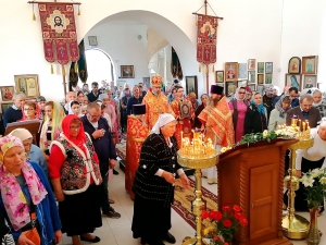 Божественная литургия в храме святых мучениц Веры, Надежды, Любови и матери их Софии в селе Мерчанское