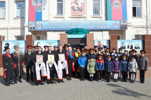 В Новороссийский казачий кадетский корпус передали мощи святых