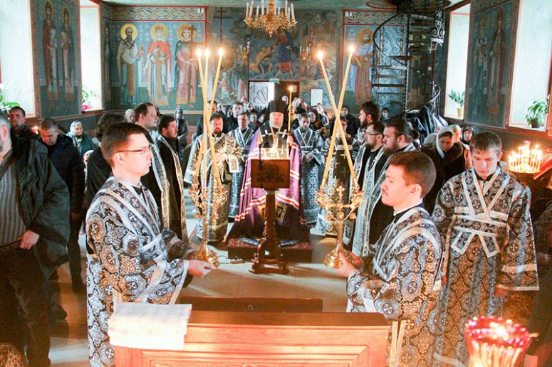 Повечерие с чтением Великого канона прп. Андрея Критского в Свято-Успенском кафедральном соборе Новороссийска