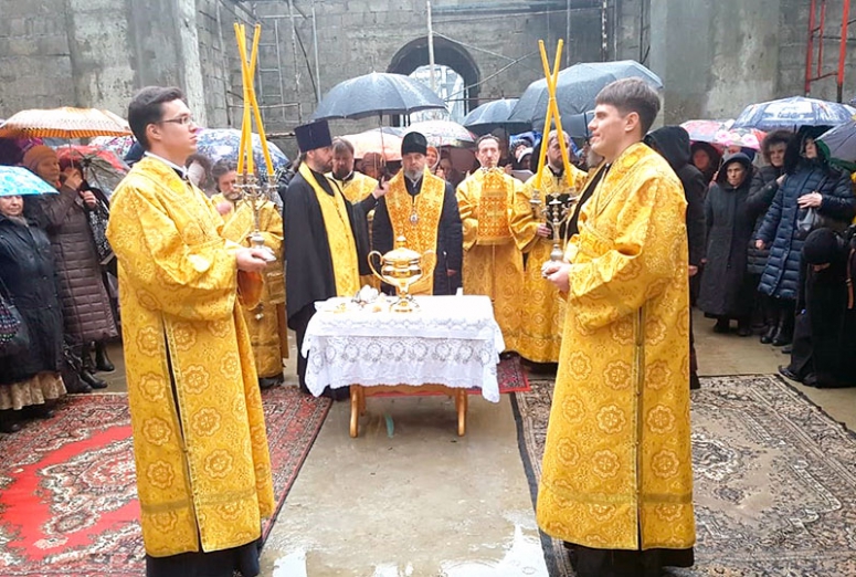Божественная литургия в день памяти святителя Спиридона, епископа Тримифунтского