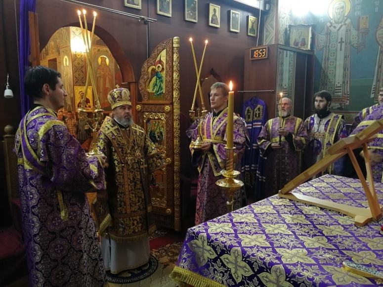 ВСЕНОЩНОЕ БДЕНИЕ В КАНУН ПРАЗДНИКА ВОЗДВИЖЕНИЯ КРЕСТА ГОСПОДНЯ
