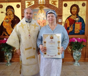 Божественная литургия в храме преподобного Сергия Радонежского на Архиерейском подворье села Дивноморское