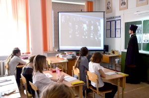 Священнослужитель провел урок в 6 классена тему «Защитники святой Руси»