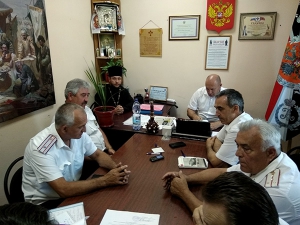 Совет атаманов Крымского районного казачьего общества с участием священника