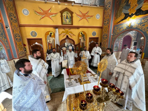 ДИВНОМОРСКОЕ. БОЖЕСТВЕННАЯ ЛИТУРГИЯ В ХРАМЕ ПРЕПОДОБНОГО СЕРГИЯ РАДОНЕЖСКОГО