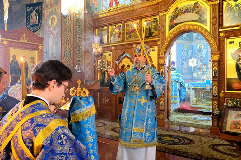 Божественная литургия в праздник Сретения Господня