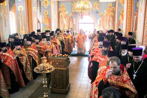Пасхальная великая вечерня в храме преподобного Сергия Радонежского на Архиерейском подворье в села Дивноморское