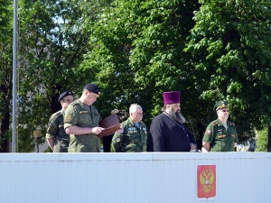 Священник посетил открытие летних учений ремонтно-эвакуационного полка Славянска-на-Кубани