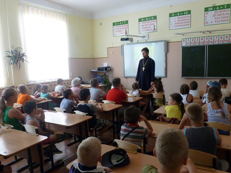 Кинолекторий в летнем пришкольном лагере города Крымска по теме «Иконы Пресвятой Богородицы на страже земли русской»