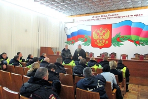 Беседа священнослужителя с ротой ДПС в Темрюке