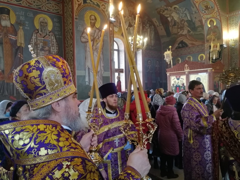 В ПРАЗДНИК ТОРЖЕСТВА ПРАВОСЛАВИЯ ГЛАВА НОВОРОССИЙСКОЙ ЕПАРХИИ СОВЕРШИЛ БОЖЕСТВЕННУЮ ЛИТУРГИЮ В СВЯТО-УСПЕНСКОМ КАФЕДРАЛЬНОМ СОБОРЕ Г. НОВОРОССИЙСКА