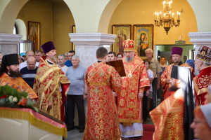 МИТРОПОЛИТ СОВЕРШИЛ ЛИТУРГИЮ В СВЯТО-ПОКРОВСКОМ ХРАМЕ АБИНСКА