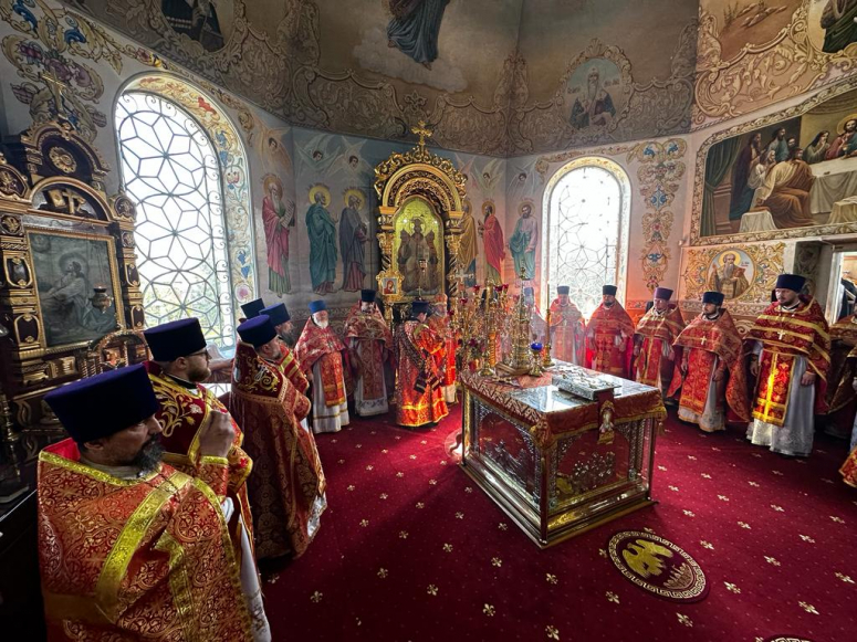 СЛАВЯНСК НА КУБАНИ. БОЖЕСТВЕННАЯ ЛИТУРГИЯ В СВЯТО УСПЕНСКОМ ХРАМЕ
