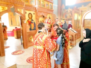 Божественная литургия в день памяти апостола и евангелиста Иоанна Богослова в храме преподобного Сергия Радонежского на Архиерейском подворье села Дивноморское