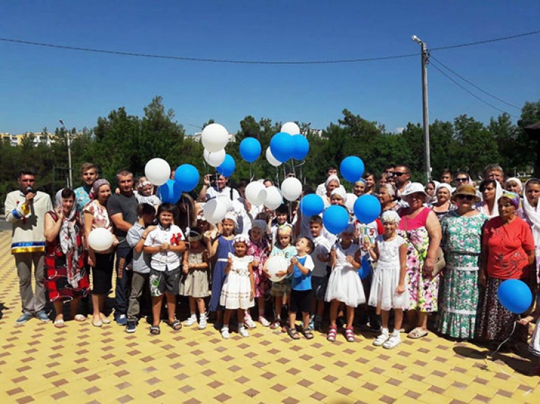 Праздничное мероприятие ко Дню семьи на территории малого храма Андреевского собора г.-к. Геленджик