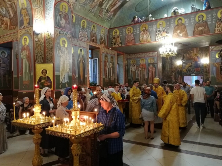 Всенощное бдение в Свято-Успенском кафедральном соборе города Новороссийск