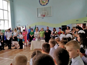 Священник посетил праздник Последнего звонка в хуторе Коржевском