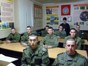 Священнослужитель посетил воинскую часть в Геленджикском округе