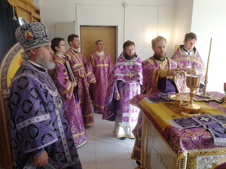 БОЖЕСТВЕННАЯ ЛИТУРГИЯ В ХРАМЕ СВЯТОЙ БЛАЖЕННОЙ МАТРОНЫ МОСКОВСКОЙ В ГОРОДЕ-КУРОРТЕ ГЕЛЕНДЖИК