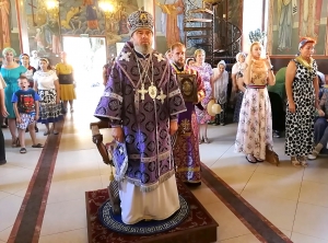Божественная литургия в праздник Происхождения Честны́х Древ Животворящего Креста Господня