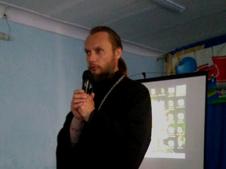 Священник принял участие в общешкольном родительском собрании школы № 19 х. Коржевского