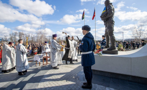 АНАПА. ЧИН ОСВЯЩЕНИЯ МЕМОРИАЛА В ЧЕСТЬ ГЕРОЕВ-ЗЕМЛЯКОВ, ПОГИБШИХ В ХОДЕ СВО