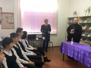 Священник Андрей Трофимов принял участие в кинолектории для школьников на тему "Сретение Господне"