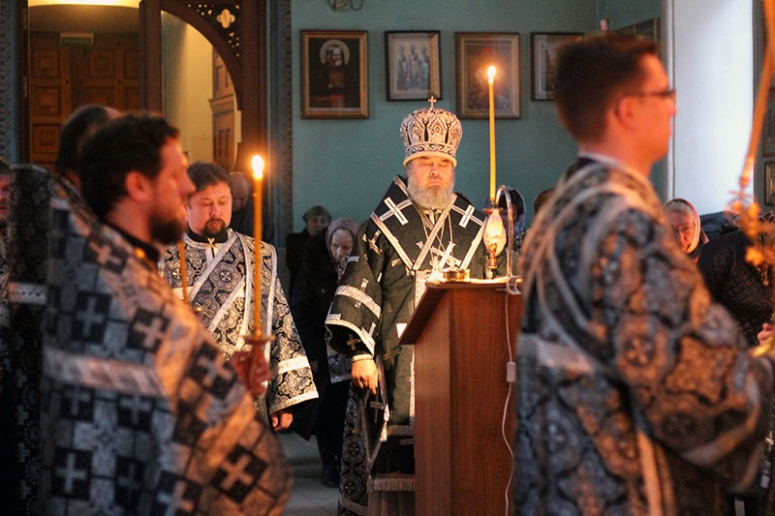 Утреня с чтением Великого канона преподобного Андрея Критского в кафедральном Свято-Вознесенском соборе г. Геленджика